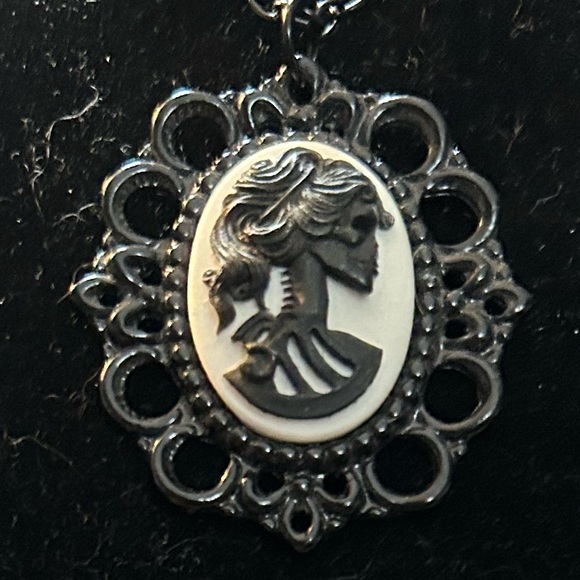 Halloween Skeleton Cameo Necklace - Picture 2 of 3